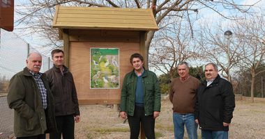De izda a dcha. El Presidente de la Av, T�cnico Medioambiente,Gonzalo Romero y miembros de la Junta